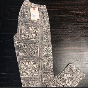 NWT BillaBong Black and White Stretch Pants Sz SM